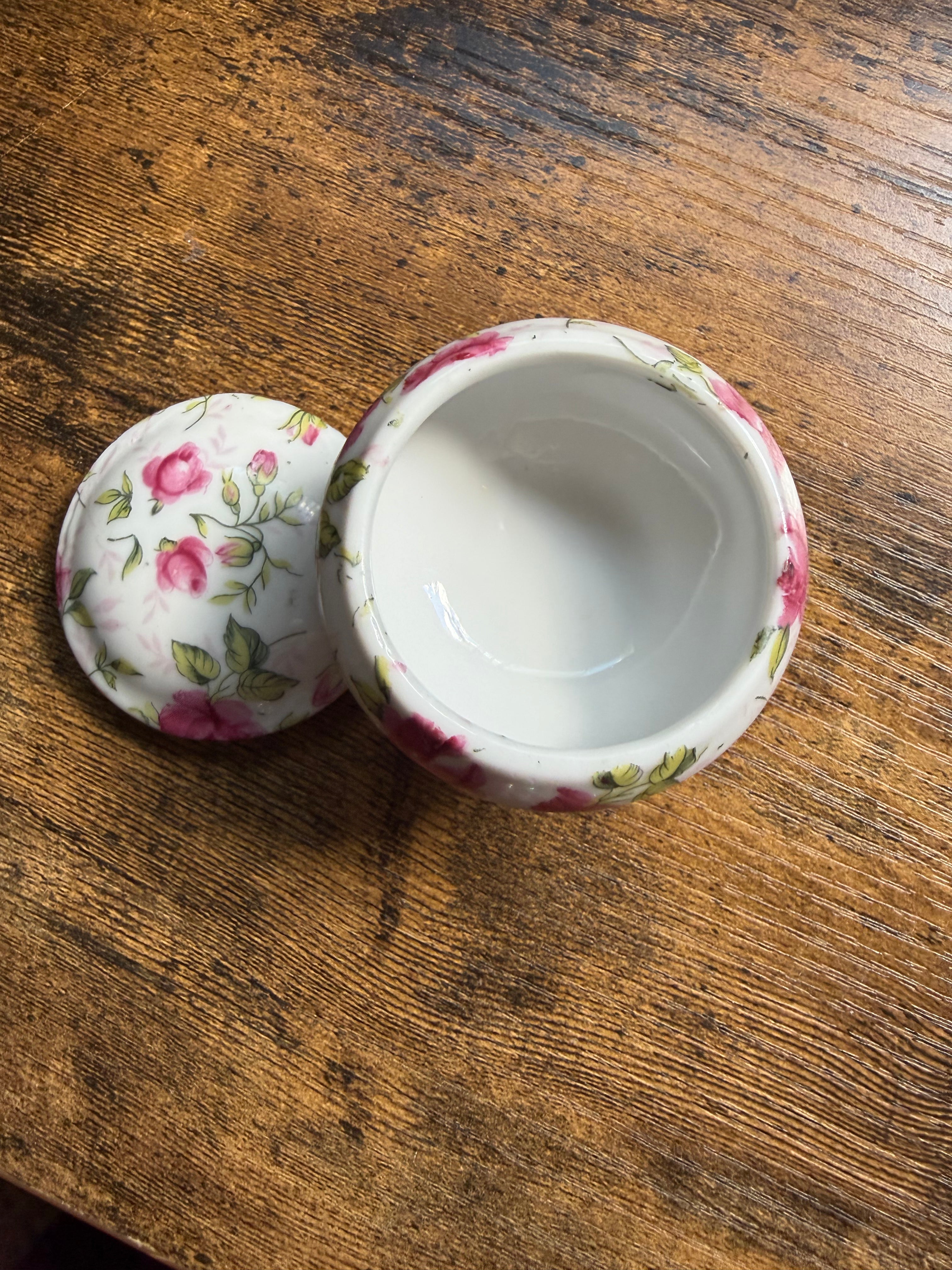 Antique Floral Ceramic Trinket Holder 🌸✨ — Dainty 3-Footed Keepsake Dish