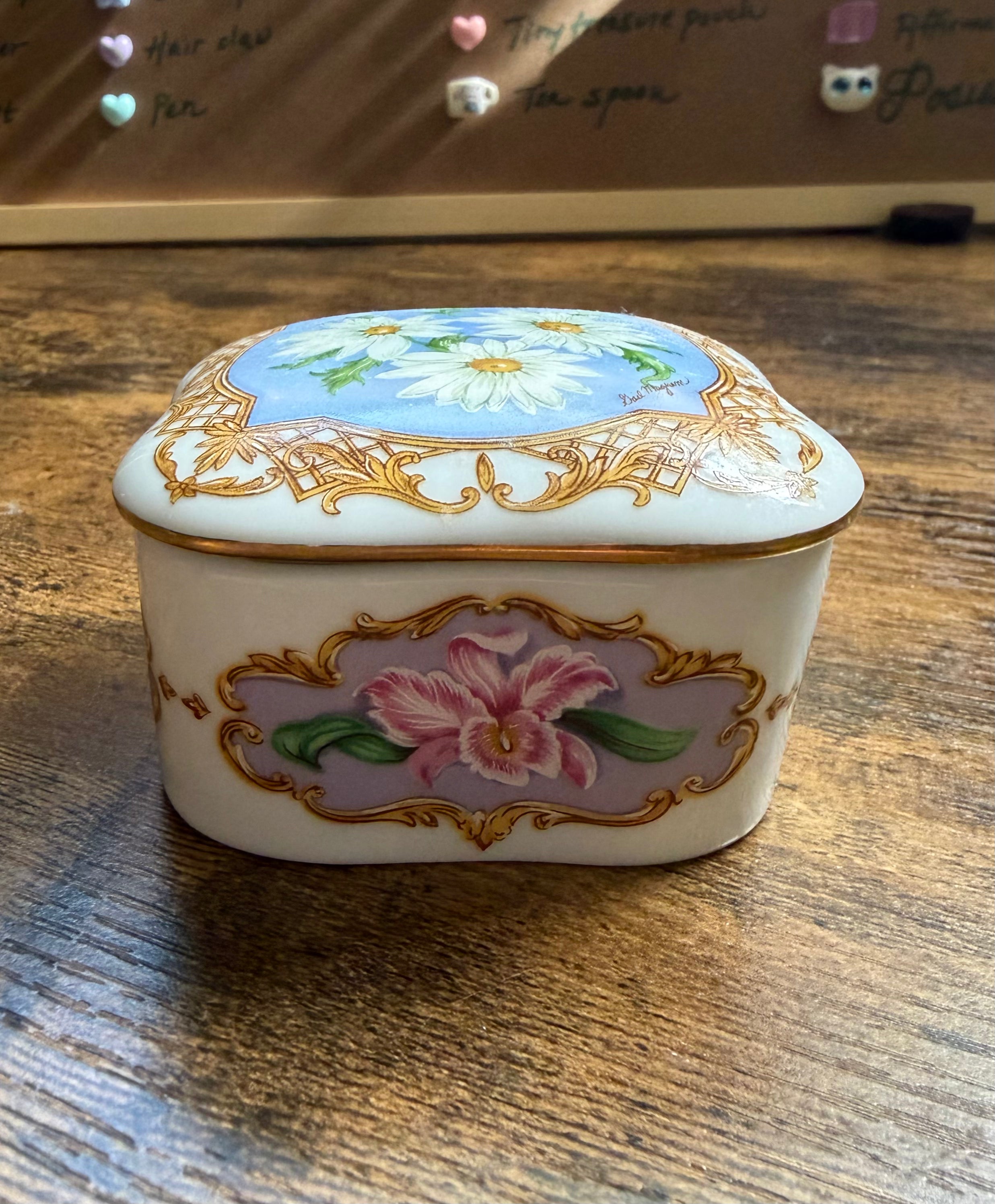 Antique Velvet-Top Porcelain Music Box 🎶✨ — Jewelry & Keepsake Storage