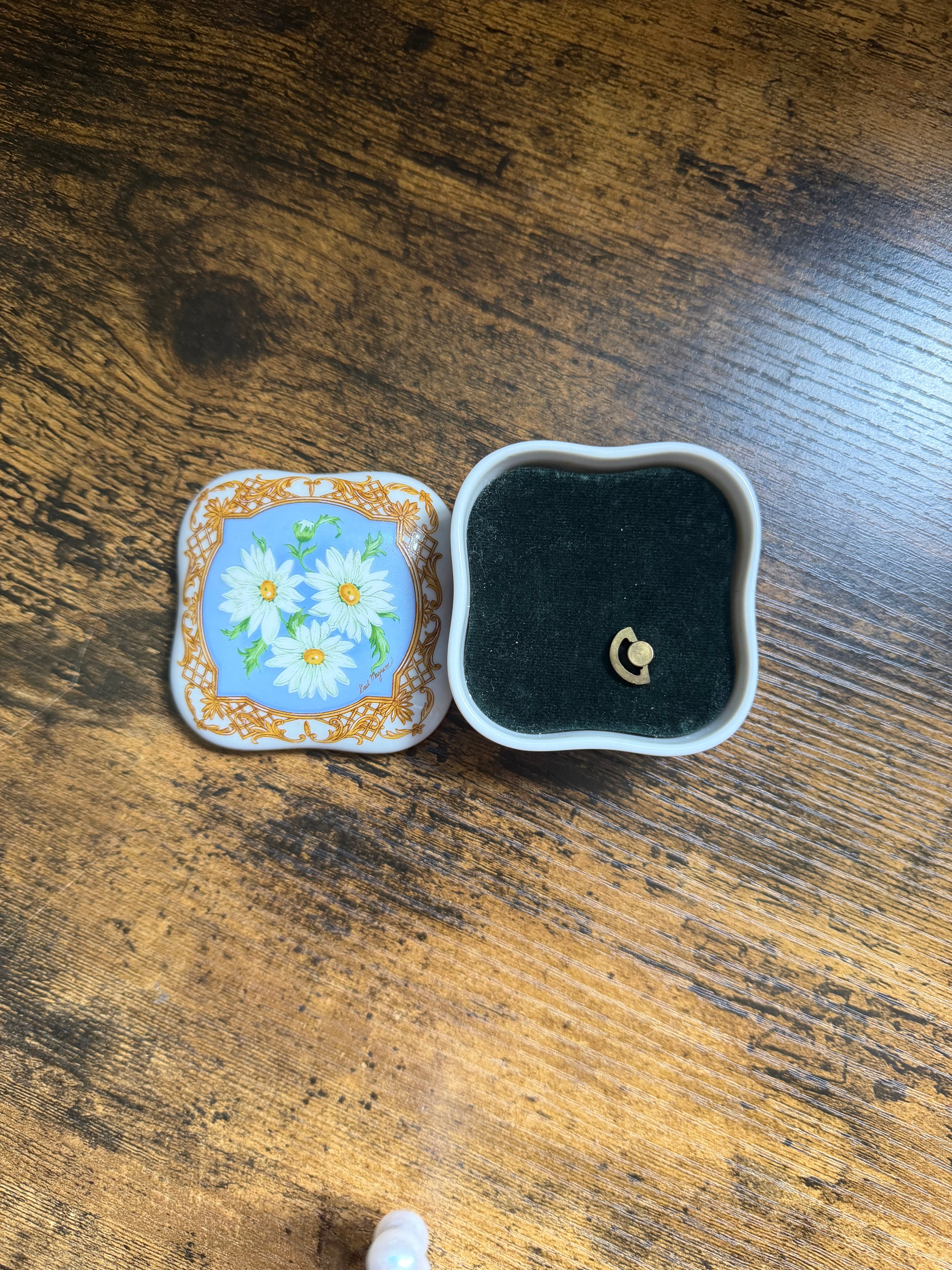 Antique Velvet-Top Porcelain Music Box 🎶✨ — Jewelry & Keepsake Storage