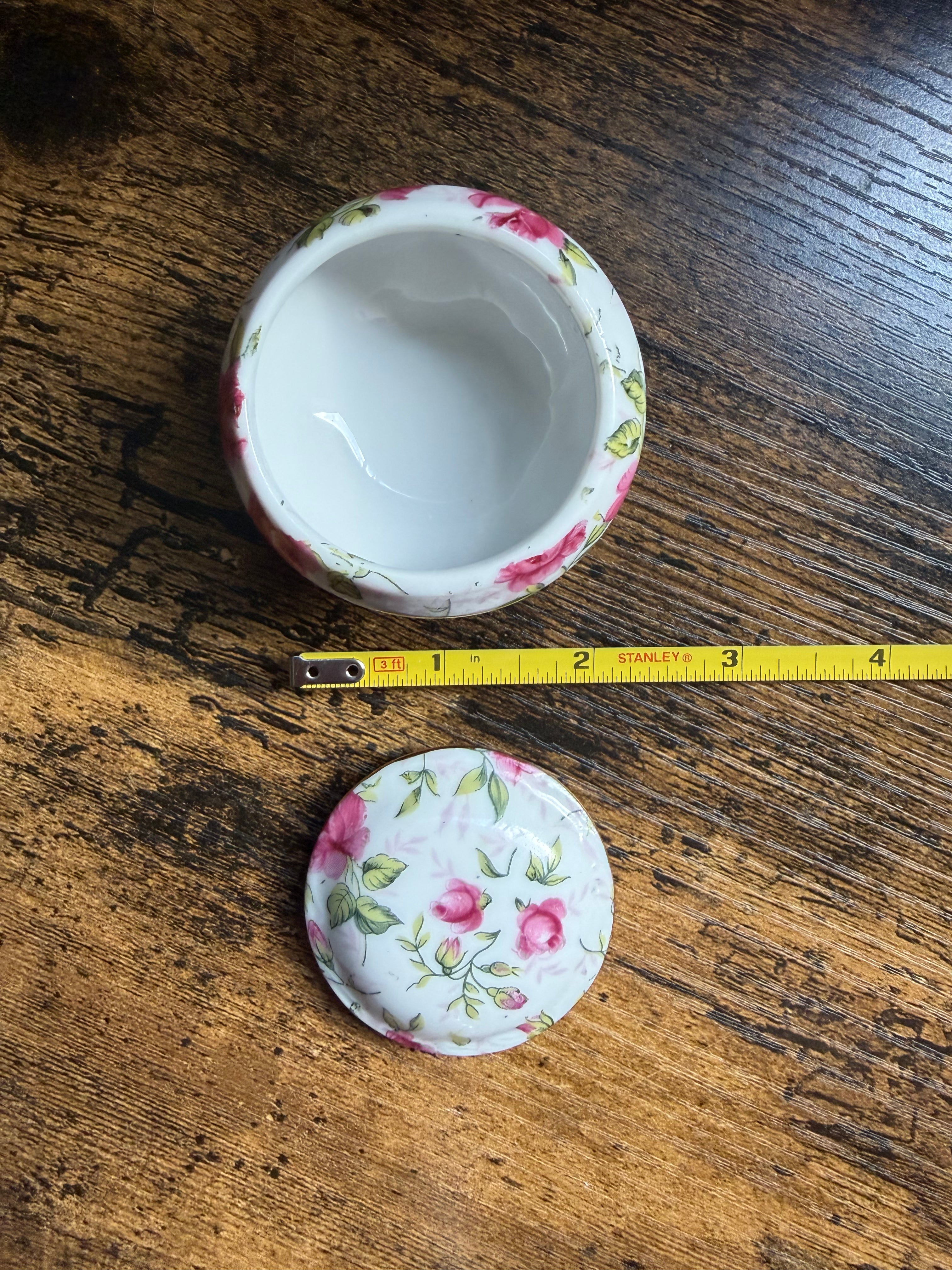 Antique Floral Ceramic Trinket Holder 🌸✨ — Dainty 3-Footed Keepsake Dish